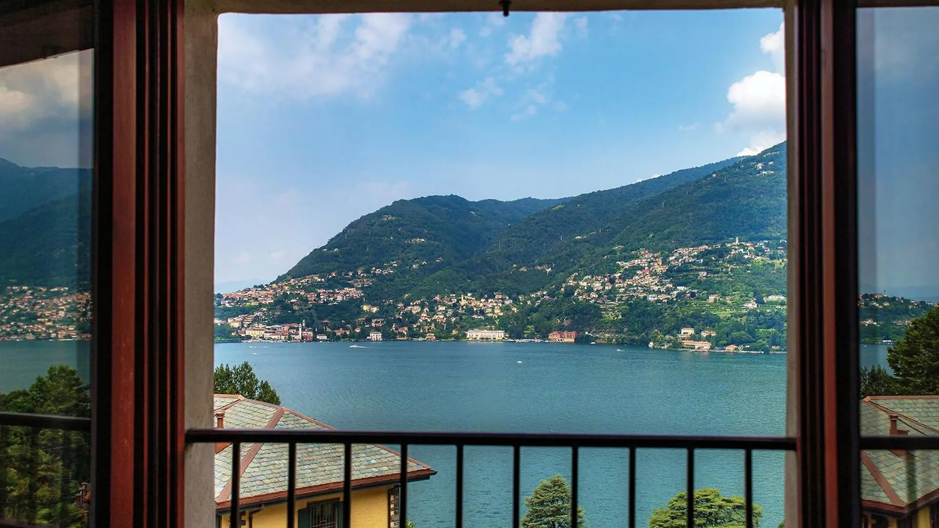 Lakeframe - By Myhomeincomo Blevio 0*,  Italie